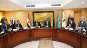 الرئيس التنفيذي لجهاز تنمية المشروعات ومحافظ الفيوم يبحثان سبل التعاون لدعم المشروعات الصغيرة بالمحافظة