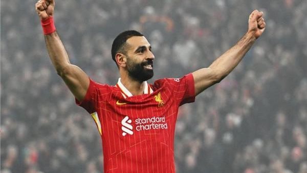 صلاح يتوج بلقب الدوري الإنجليزي للمرة الثانية مع ليفربول ويضيف اللقب الـ11 إلى رصيده
