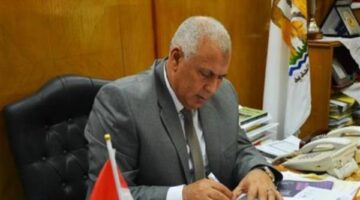 محافظ الوادي الجديد يعتمد حركة تنقلات لرؤساء وحدات القرى بمركز الخارجة