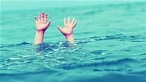 نط عشان يعوم.. غرق طفل أثناء الاستحمام بعد قفزه من أعلى كوبري منقباد بأسيوط نط عشان يعوم.. غرق طفل أثناء الاستحمام بعد قفزه من أعلى كوبري منقباد بأسيوط