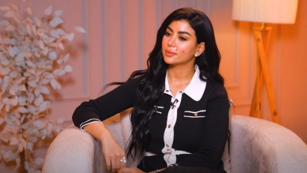 كارولين عزمي تكشف عدم رضاها عن ملابسها وتدعو الله للتغيير للأفضل