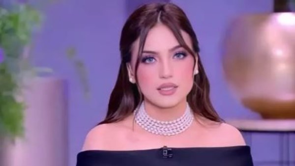بالأحمر .. ياسمين عز تستعرض أناقتها بإطلالة عصرية| شاهد