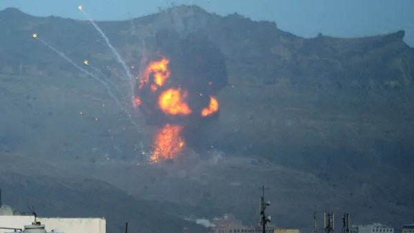 اليمن.. قصف أمريكي يستهدف السجن الاحتياطي يودي بحياة العشرات في صعدة