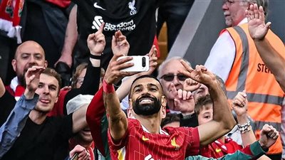 "ذكي جداً".. شوبير يعلق على احتفال محمد صلاح مع جماهير ليفربول