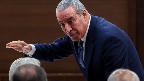 “أقاليم حركة فتح”: طريق “حسين الشيخ” قد تكون”وعرة”..بتقنية “الزووم” ثم تصويت إجماع وبعد ضغط عربي: العالول “زاهد بالموقع” والرجوب تغيب عن الأضواء وممثل “الديمقراطية” لم يحضر والجميع بإنتظار”تحويل ألرواتب”