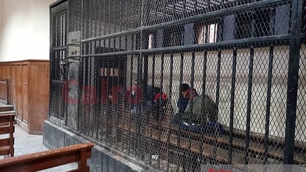 بدء محاكمة نقيب المعلمين وآخرين بتهمة تلقي رشوة