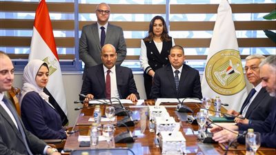 وزيرة التنمية المحلية ومحافظ القليوبية يشهدان توقيع عقد لتأجير مشروع الـ30 مليون بيضة بالخانكة مع إحدي شركات القطاع الخاص