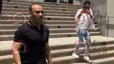 سيد عبد الحفيظ يشارك في جنازة أمح الدولي أشهر مشجعي الأهلي (فيديو)