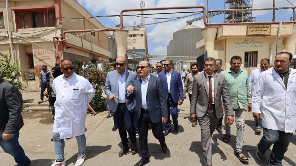 السعة التخزينية 30 ألف طن.. محافظ كفر الشيخ يتفقد صوامع القمح | صور