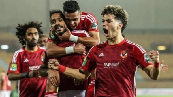 نجم الأهلي يخطط للرحيل المجاني بعد تلقيه عروضا خارجية ..تفاصيل