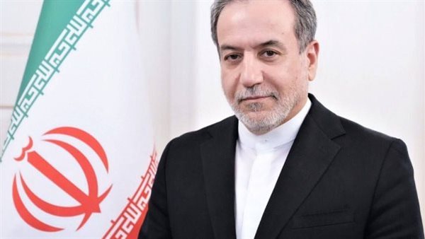 وزير الخارجية الإيراني يتوعد برد فوري على أي ضربات عسكرية تستهدف بلاده