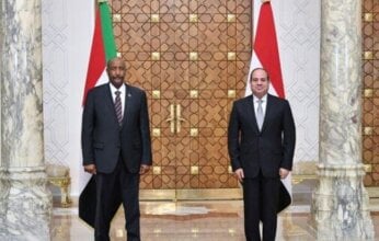 الرئيس السيسي يعقد جلسة مباحثات مغلقة مع رئيس مجلس السيادة السوداني