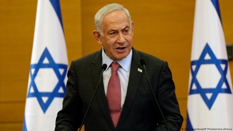 نتنياهو يرفض مقترحا لوقف النار بغزة 5 سنوات مقابل الأسرى ويقول أنه “ليس هناك أي أمل” في أن يوافق على هدنة مع حماس تسمح لها بـ”مواصلة حربها على إسرائيل بكثافة أكبر”