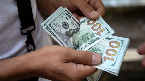 الدولار بأعلى سعر للشراء في مصرف أبو ظبي الإسلامي