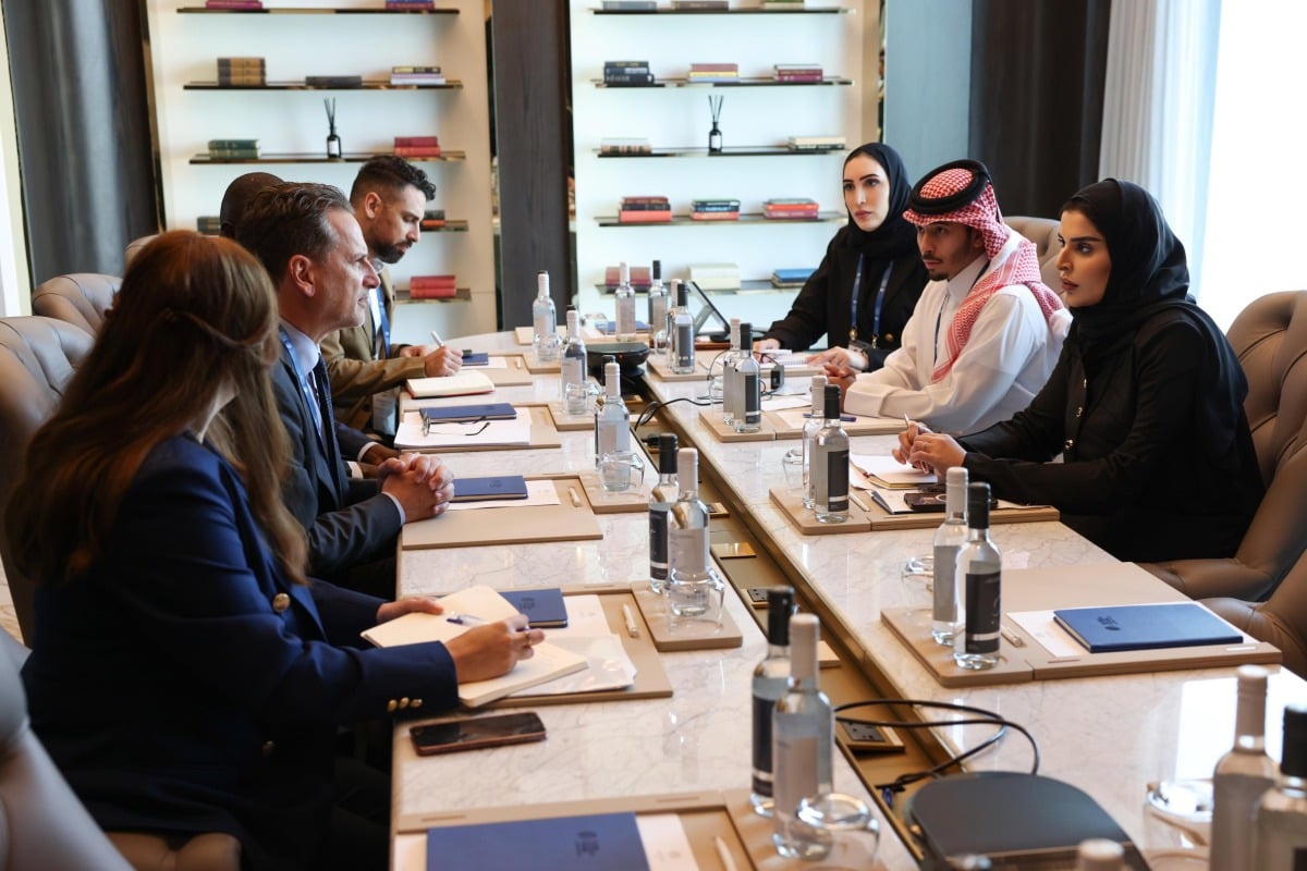  وزير الدولة للتعاون الدولي تجتمع مع المدير العام للجنة الدولية للصليب الأحمر