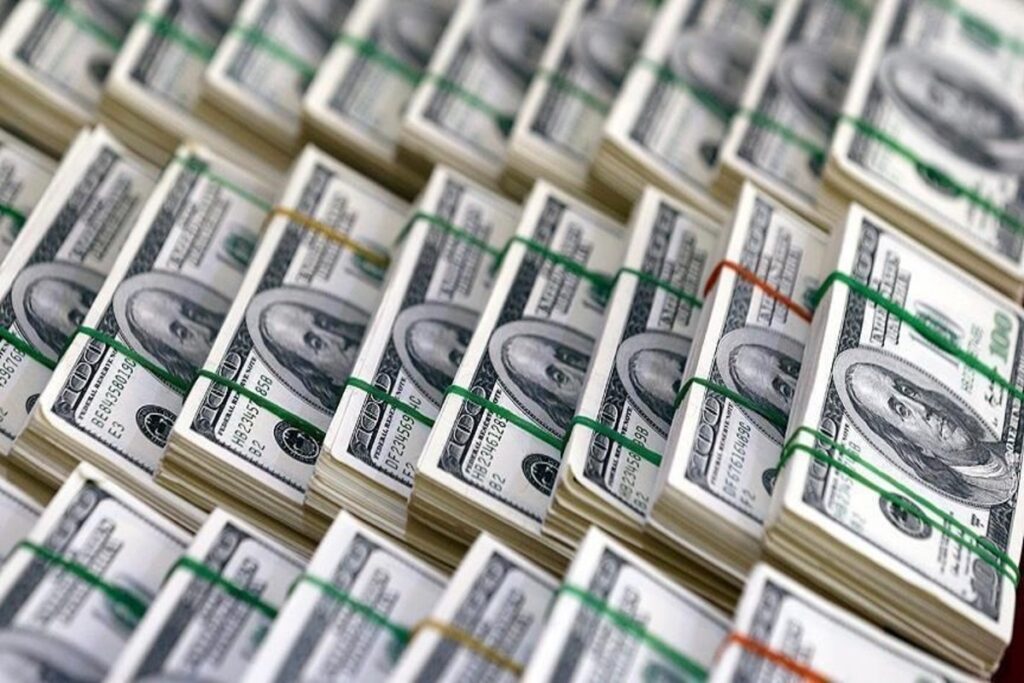 أسعار الذهب تنخفض 0.8% مع ارتفاع الدولار وتهدئة التوتر التجاري
