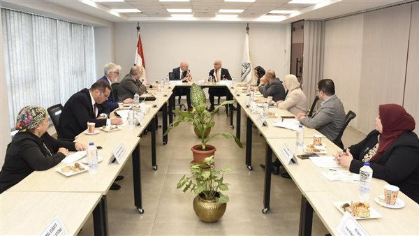 رئيس جامعة عين شمس يستقبل وفد جامعة إكستر البريطانية رئيس جامعة عين شمس يستقبل وفد جامعة إكستر البريطانية
