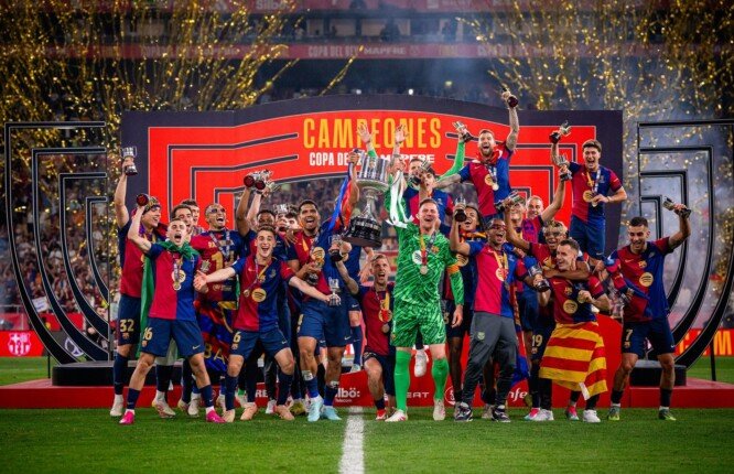برشلونة تتوج بكأس الملك