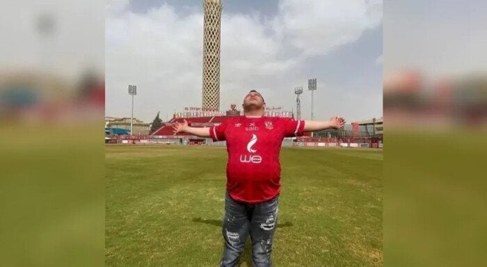 بكلمات مؤثرة.. تامر حسني ينعى «أمح الدولي» مشجع النادي الأهلي الشهير