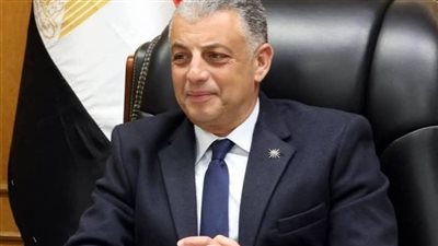 محافظ الإسماعيلية يتابع أعمال تطوير الطرق بمركز ومدينة القنطرة شرق