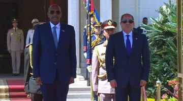 عماد حسين: ملف النيل وإعادة إعمار السودان على رأس أولويات لقاء السيسي والبرهان