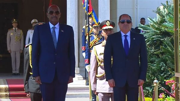 عماد حسين: ملف النيل وإعادة إعمار السودان على رأس أولويات لقاء السيسي والبرهان