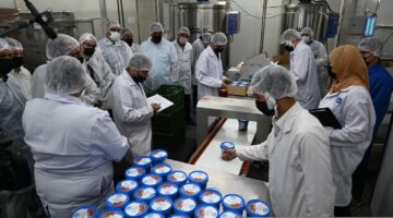 بالصور.. لجنة من وزارة الصناعة تفحص مصانع “بلبن”