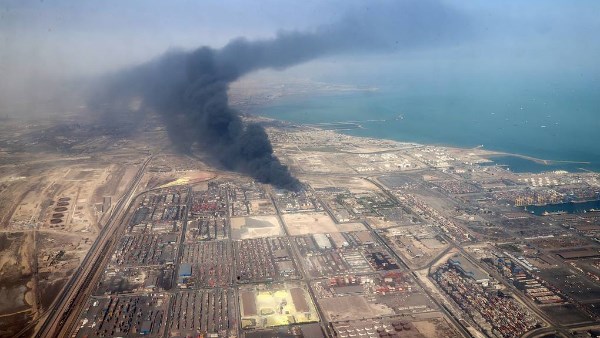 إيران تعلن إخماد حريق ميناء بندر عباس وارتفاع حصيلة القتـ.لى