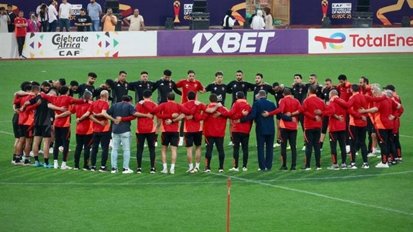 كاف يفاجئ نجم الأهلي بجائزة جديدة