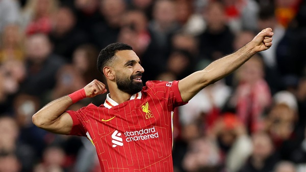 سر احتفال محمد صلاح مع جماهير ليفربول بـ "السيلفي"
