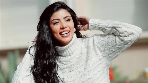 أمي ضربتني وأبويا عنفني.. كارولين عزمي تكشف عن مواقف لن تنساها مع والديها