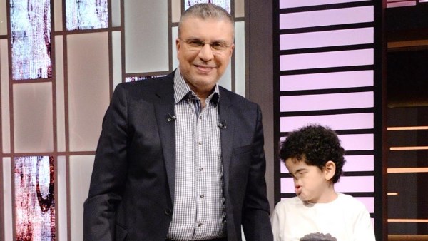 الطفل المعجزة يبهر العالم بتقليد كبار المقرئين ويقيم حوارا مع عمرو الليثي| شاهد