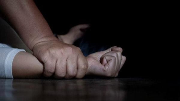 حملت سفاحًا من عمها.. تفاصيل اتهام شخص لشقيقه بالتعدي على ابنته طالبة الإعدادية بالفيوم| بث مباشر