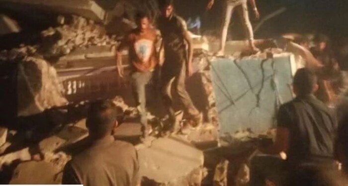 عاجل.. الحماية المدنية تنجح في استخراج 7 أشخاص من تحت انقاض عقار أسيوط المنهار