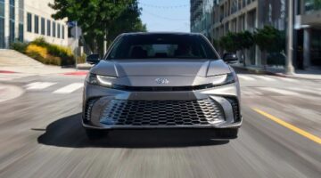 أسعار ومواصفات تويوتا كامري 2025 في الامارت .. صور