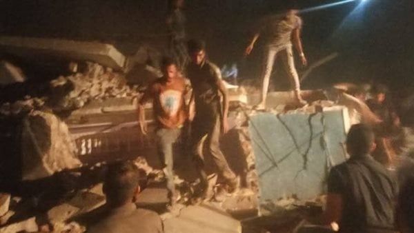 حفاظًا على أرواح المواطنين.. إخلاء 6 عقارات مجاورة لمنزل أسيوط المنهار