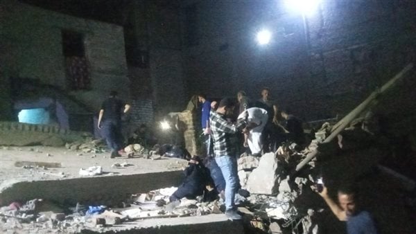 انتشال جثمان الصغيرة المفقودة أسفل أنقاض عقار أسيوط المنهار