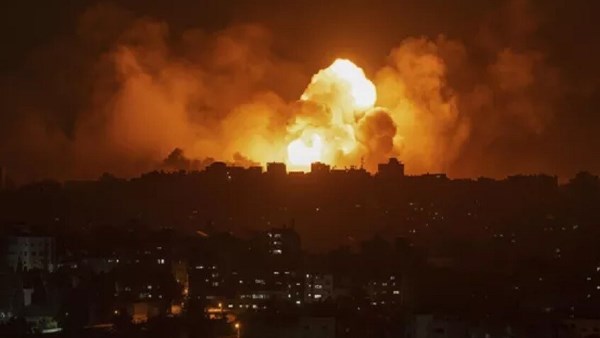 انفجارات ضخمة غرب خان يونس جنوب غزة