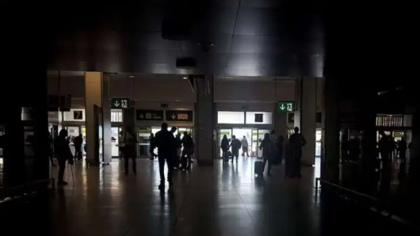 عودة الكهرباء لمعظم أنحاء مدريد بعد انقطاع استمر لـ 9 ساعات