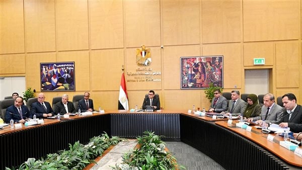وزير الإسكان يتابع موقف تنفيذ مشروعات المبادرة الرئاسية حياة كريمة بمحافظتي أسوان وبني سويف