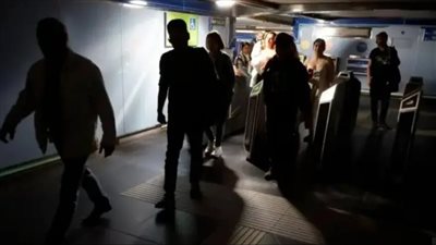 «بعد الظلام الدامس».. عودة شبه كاملة للكهرباء في جميع أنحاء إسبانيا