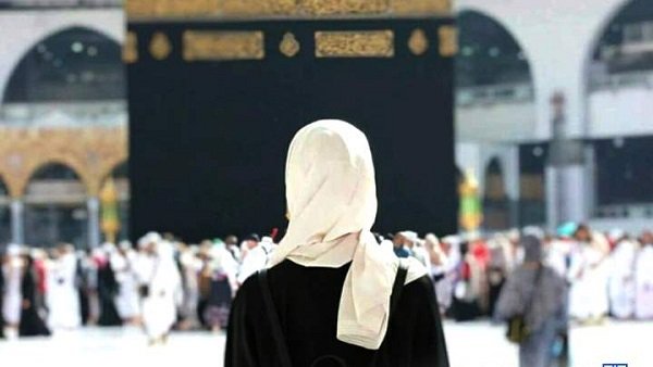 حكم سفر المرأة للحج بدون محرم؟..أمينة الفتوى تجيب