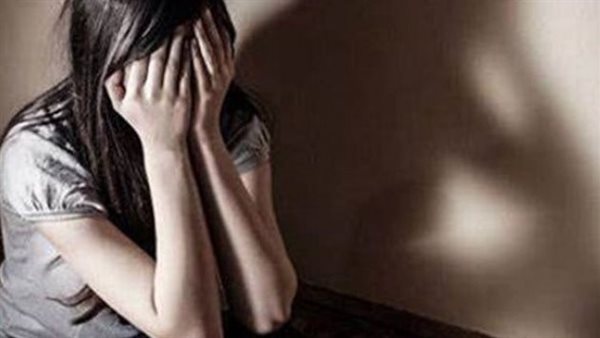 زوجته منعته من حقه الشرعي.. تفاصيل تعدي أب جنسيًا على ابنته في الهرم