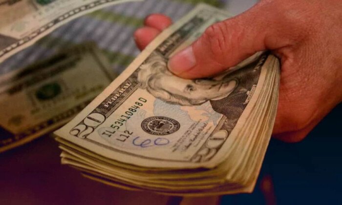 بكامِ الأخضر النهاردة؟.. سعر الدولار الآن مقابل الجنيه المصري