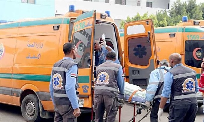 مصرع 3 وإصابة 14 في انقلاب ميكروباص بطريق سفاجا- قنا