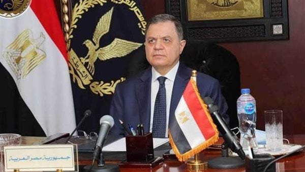 سيظل العمل ركيزة جوهرية في بناء الحضارات.. وزير الداخلية يهنئ وزير العمل بمناسبة عيد العمال