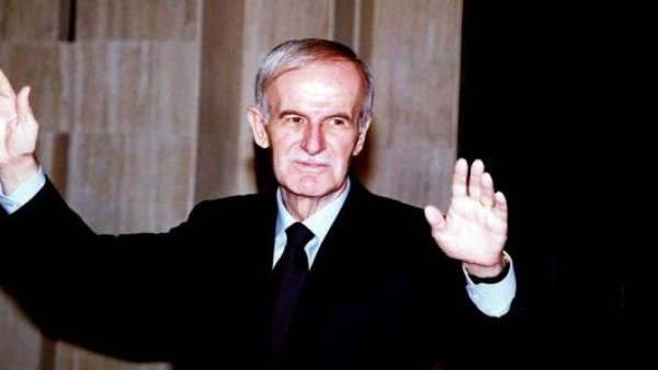 سوريا.. مجهولون ينبشون قبر حافظ الأسد ويسرقون رفاته