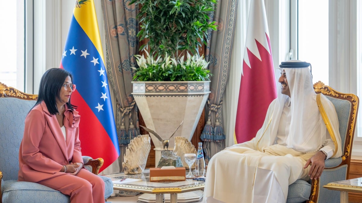 سمو الأمير يستقبل النائب التنفيذي لرئيس فنزويلا