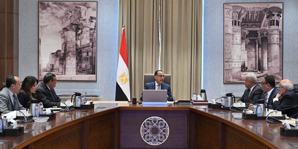 الحكومة توافق على تشكيل لجنة عليا لتطبيق منظومة المخاطر الشاملة للإفراج عن البضائع الحكومة توافق على تشكيل لجنة عليا لتطبيق منظومة المخاطر الشاملة للإفراج عن البضائع