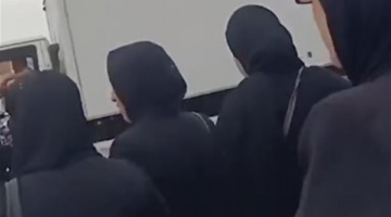 تشييع جنازة أم وابنتها ضحايا حادث انقلاب سيارة في مصرف بدمنهور| بث مباشر